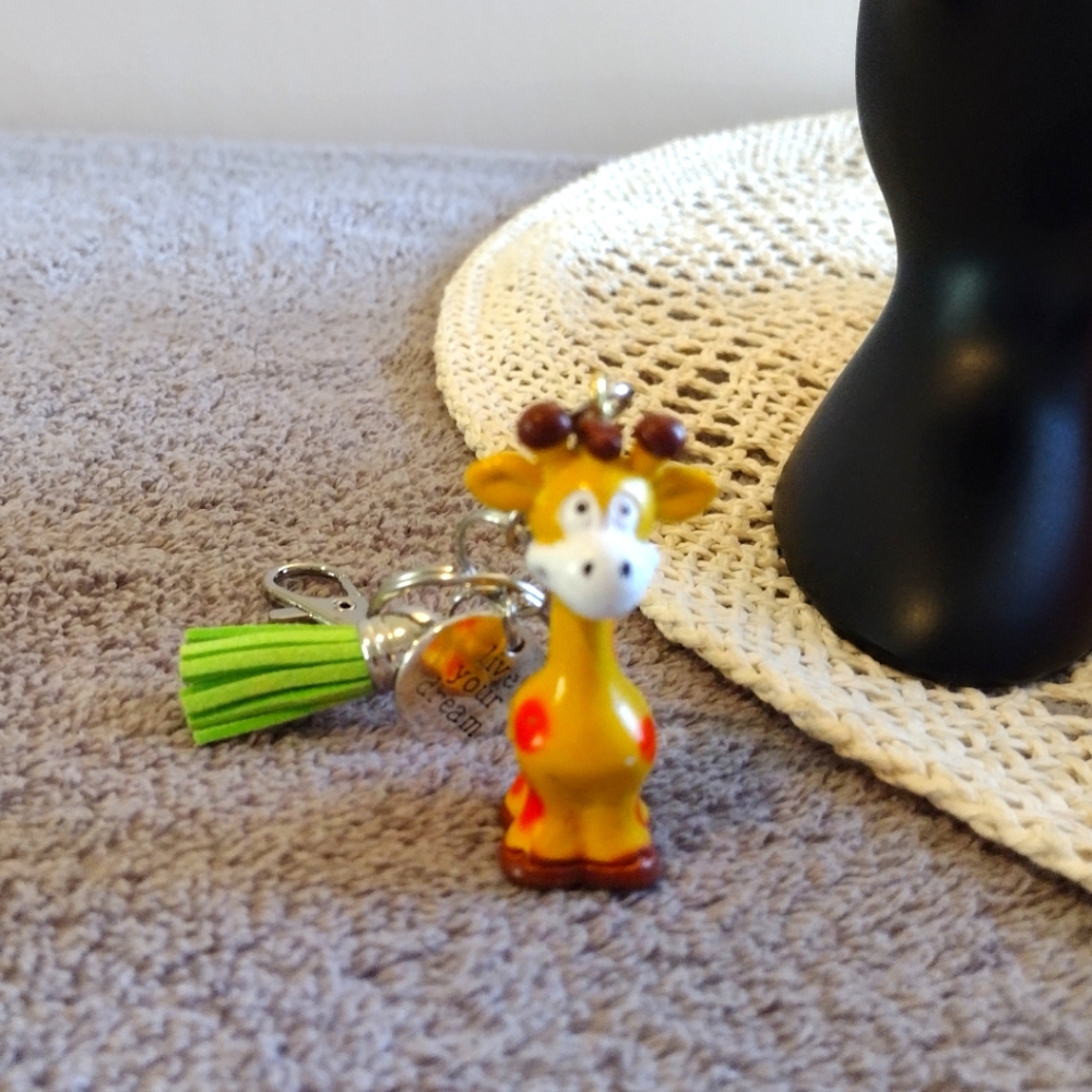 ⭐ "Live your Dream" Giraffe keychain, Backpack Purse Charm